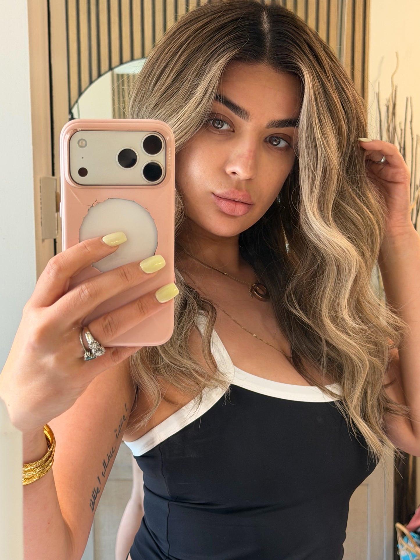 READY TO SHIP / Ash Blonde highlights 22” Small Cap